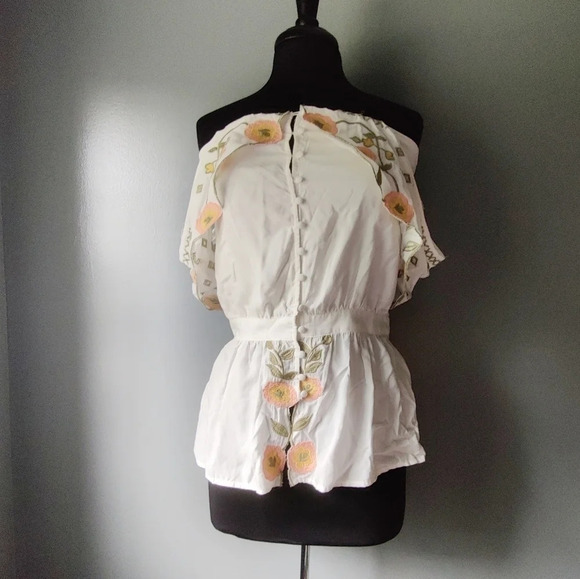 *NWT* Gimmicks Off the Shoulder Top - Picture 2 of 5